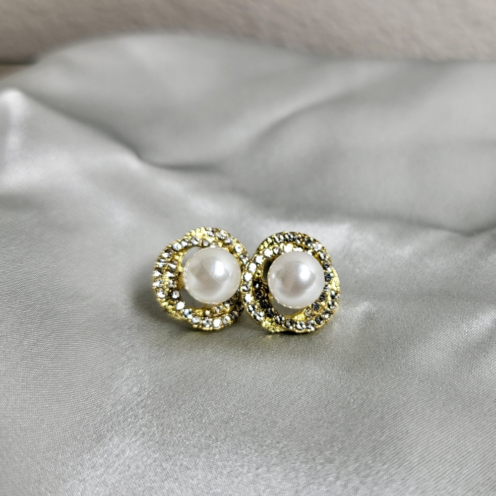 Elegant Gold and Pearl Stud Earrings